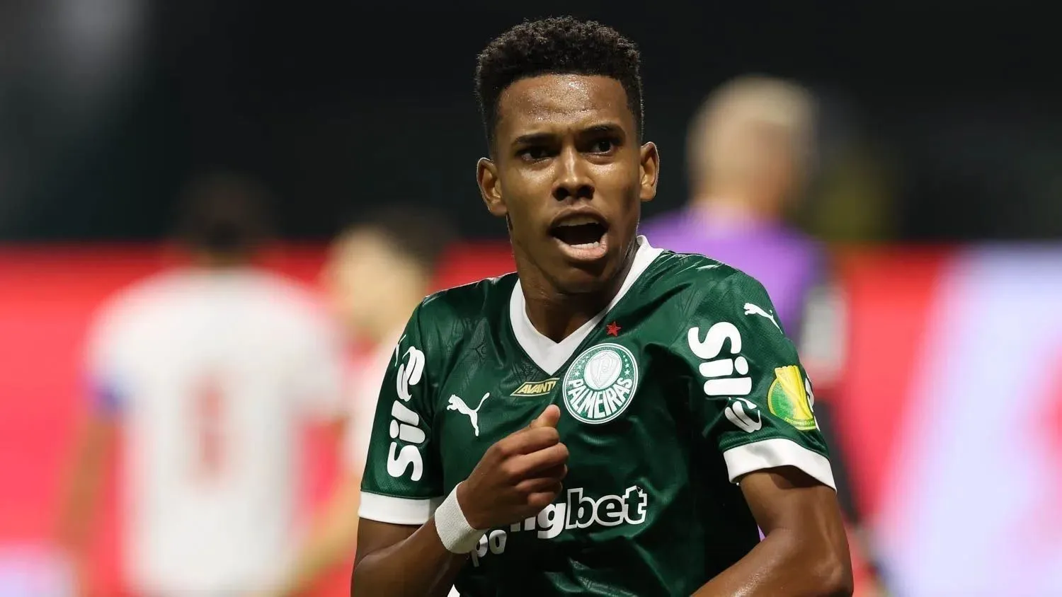 Base no futebol brasileiro é fonte de receita milionária para os clubes