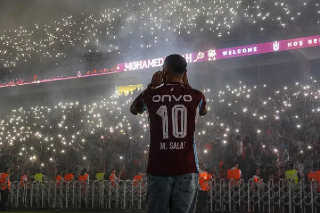 Mohamed Salah é apresentado no Trabzonspor, da Turquia